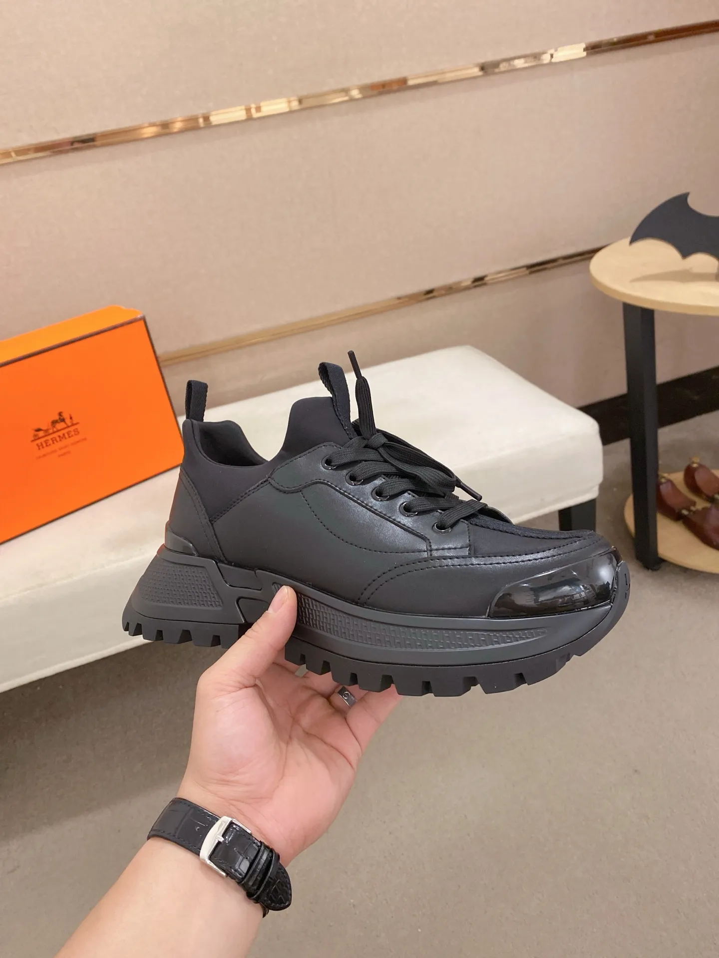 Men's clothing and shoes💰: 600💰《HERMES》【Classic original order·Version】Hermès; top 🔝purchasing agent🔍🔍men's latest 🇺🇸 counter sales simultaneously, imported from Italy original ▲▲cowhide ▲▲ (high-end, nobility, class) ) Exquisite workmanship (Italian 🇮🇹 imported water-dyed 🐂 cowhide lining) sole: original sole provided by the original factory, ⚠️exclusive double-layer activity·TPR·rubber·combined molded outsole; super comfortable·wear-resistant·non-slip·environmental protection The real thing is more beautiful if you take the real thing (high quality, follow the order). You can enter and exit the counter at will * Number of yards: 38-44 (can be customized 45-46, non-returnable)